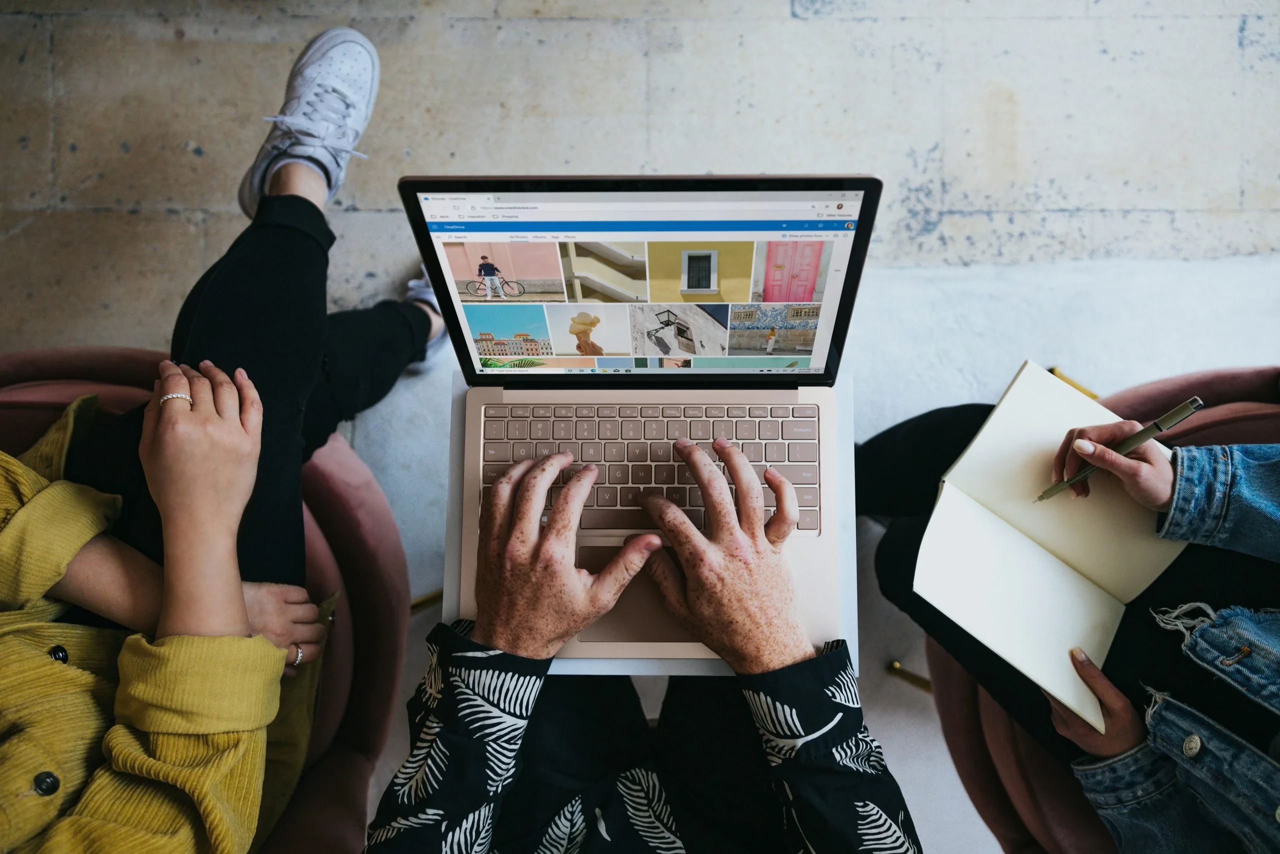windows-w79mIrYKcK4-unsplash Storage unit Workshop